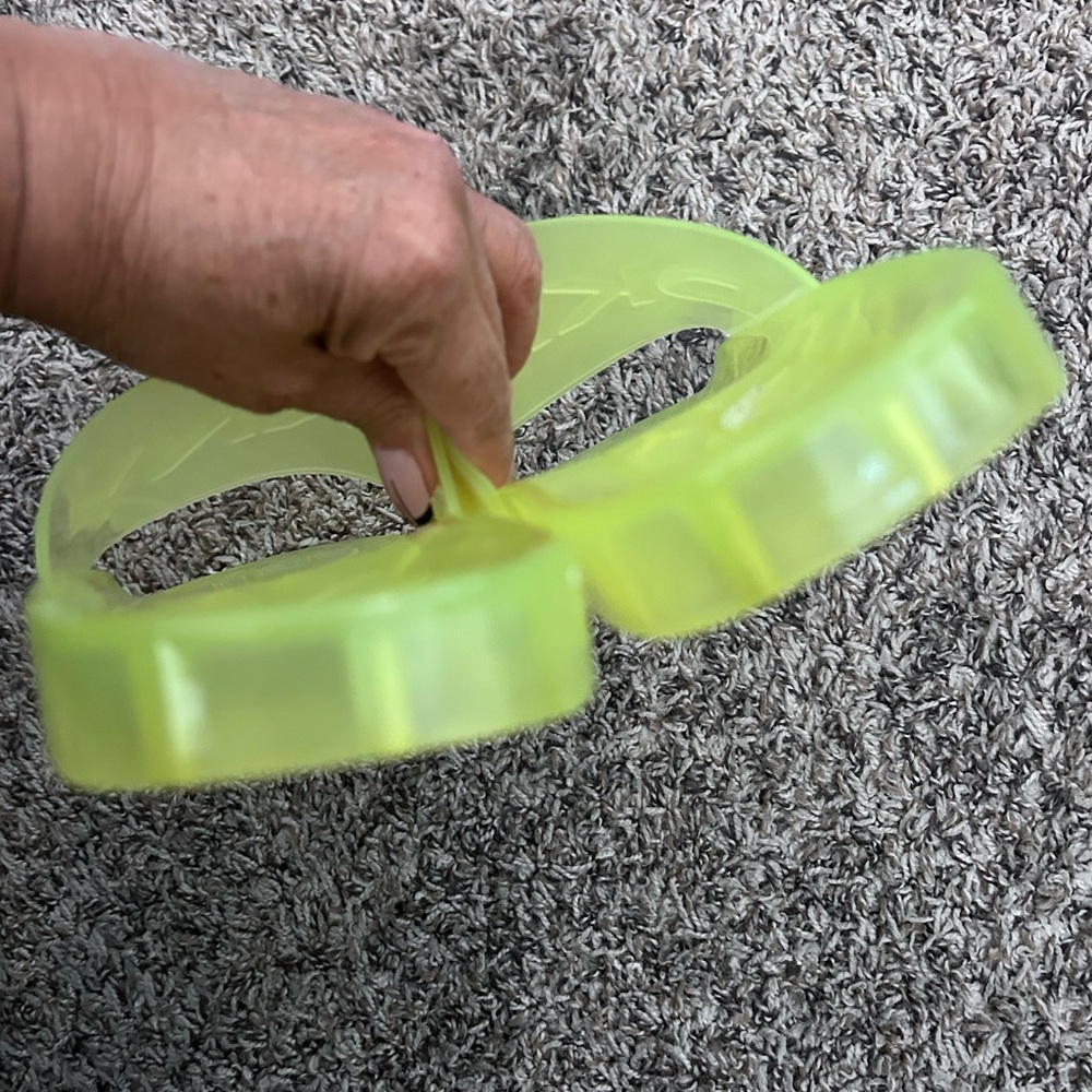 DKNY • Lime Neón Slides • sz 8 - Picture 3 of 8